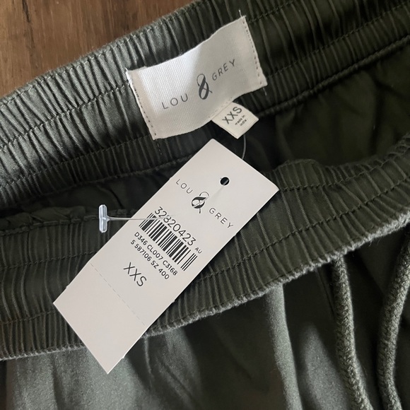NEW With Tags Lou & Grey LOFT Supersoft Sateen Shorts Olive XXS - Picture 5 of 6